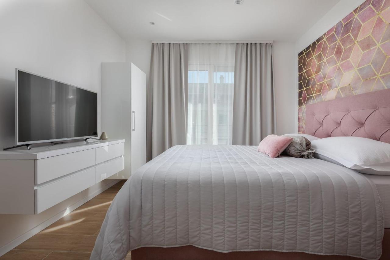 Ivmalu Apartments Tučepi エクステリア 写真