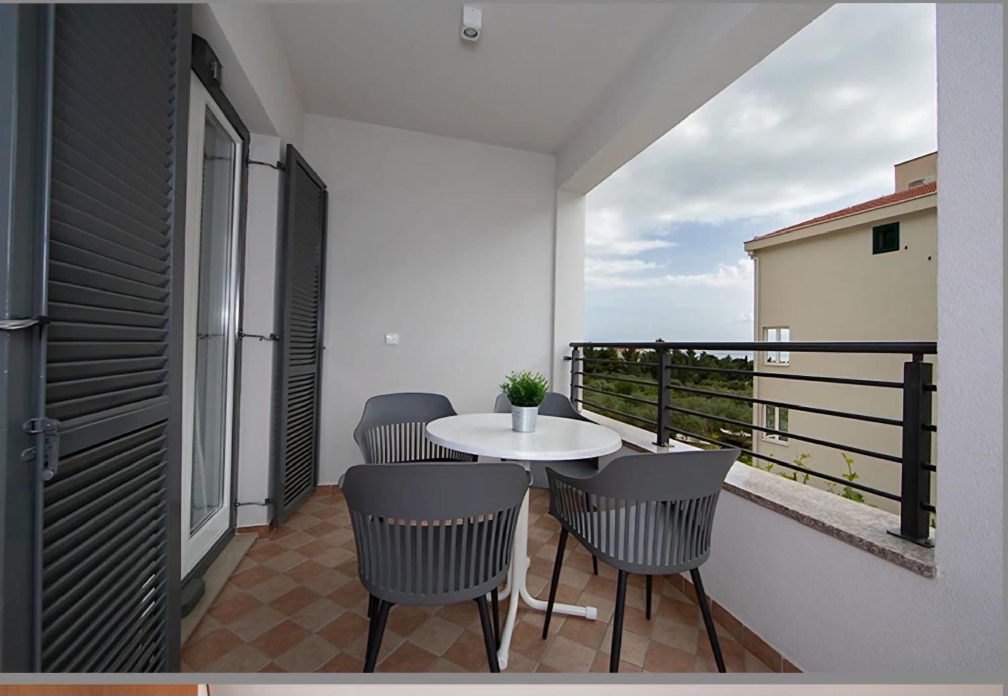 Ivmalu Apartments Tučepi エクステリア 写真
